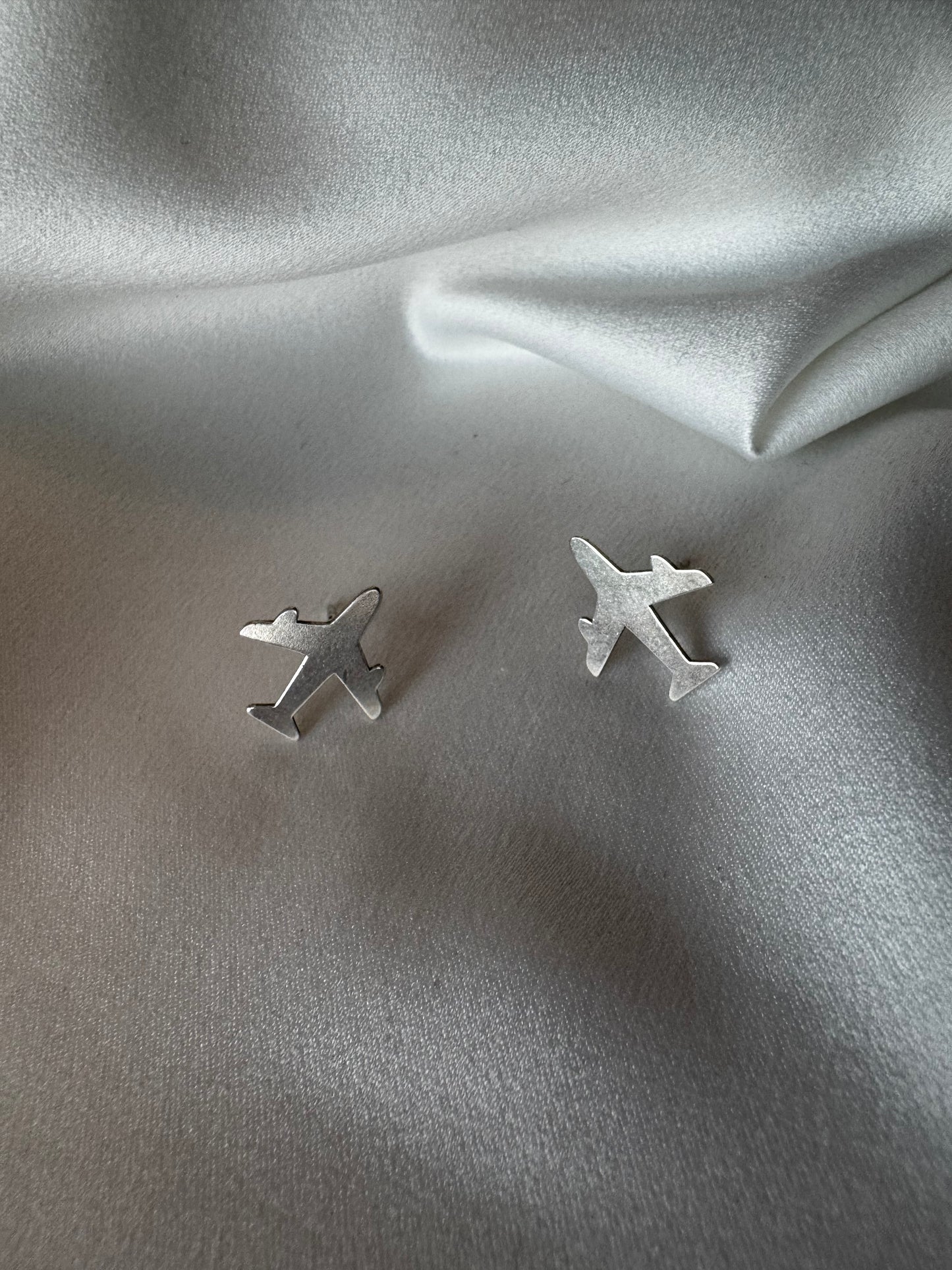 Cercei din argint în formă de avion – Spirit liber și aventură