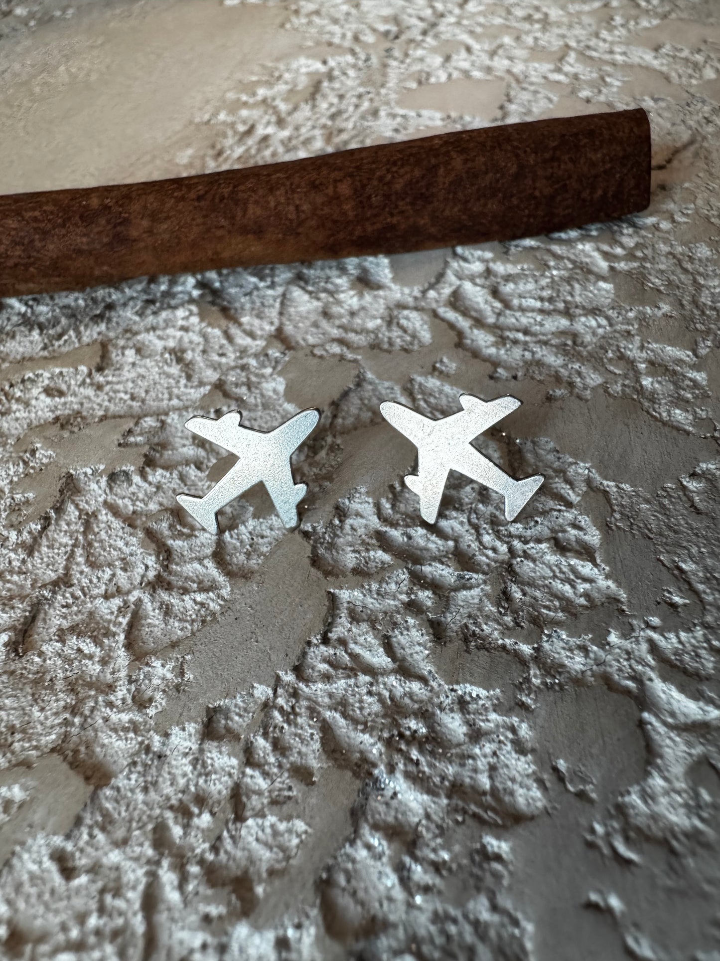 Cercei din argint în formă de avion – Spirit liber și aventură