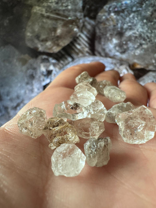 Diamantul Herkimer – Lumina pură a clarității și a conștiinței