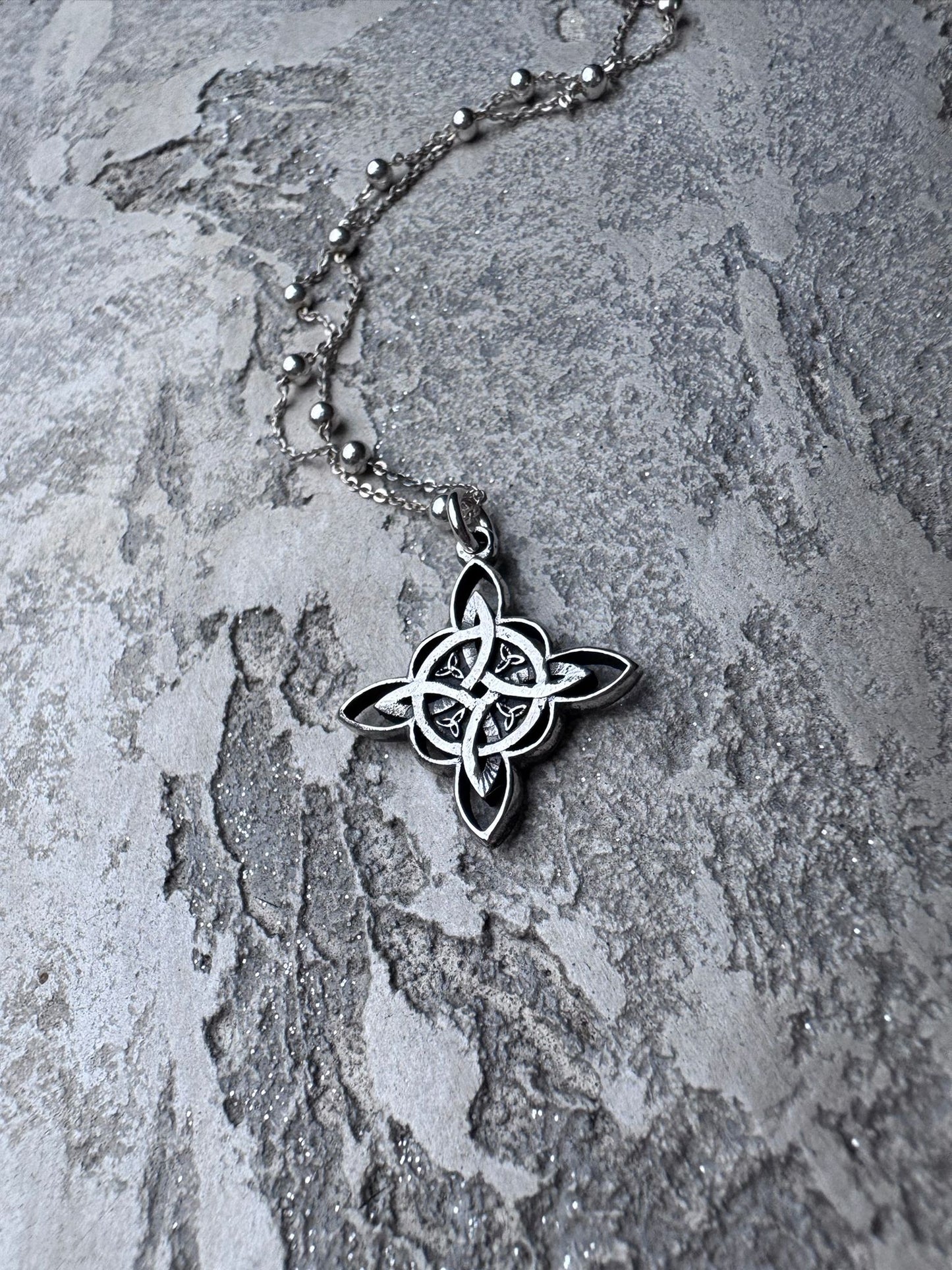 Colier argint Witch's Knot