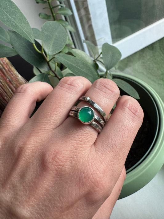 Inel argint 925 cu piatră verde – „Cercul Vieții”